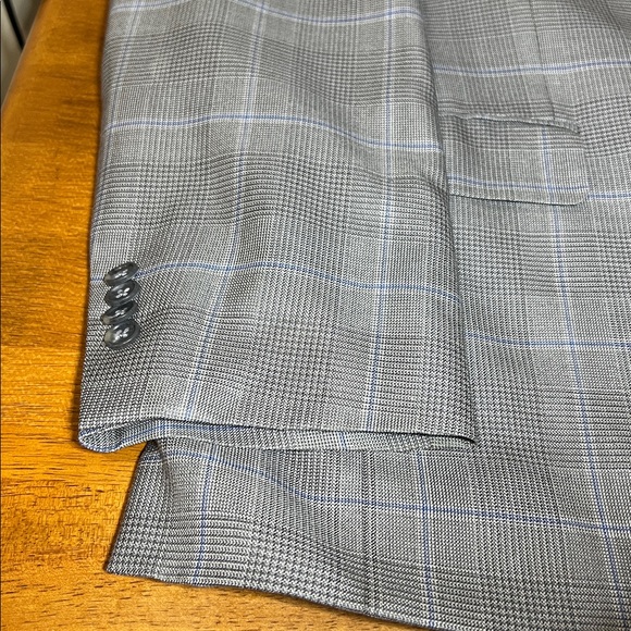 Jos A. Bank RESERVE Gray Plaid Men's Blazer Size 46 REGULAR - Picture 8 of 10